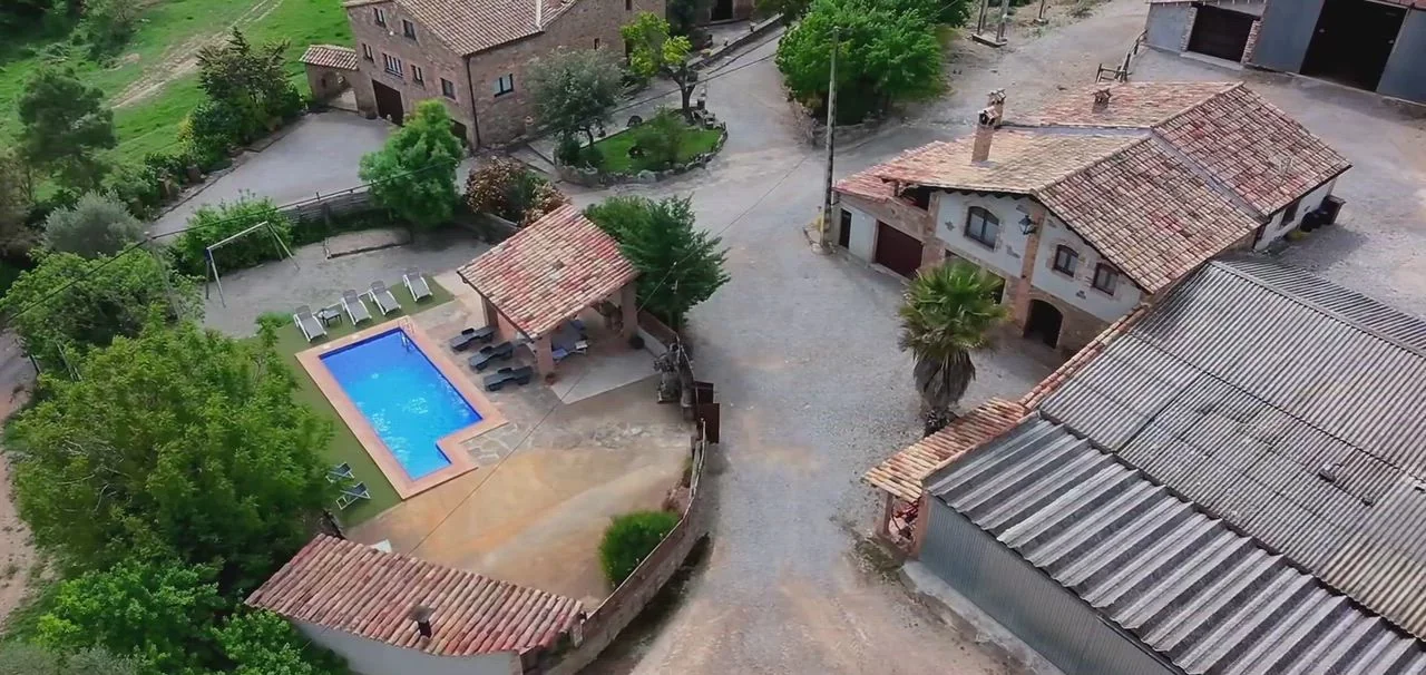 Casa Marcús i la seva piscina a Olius